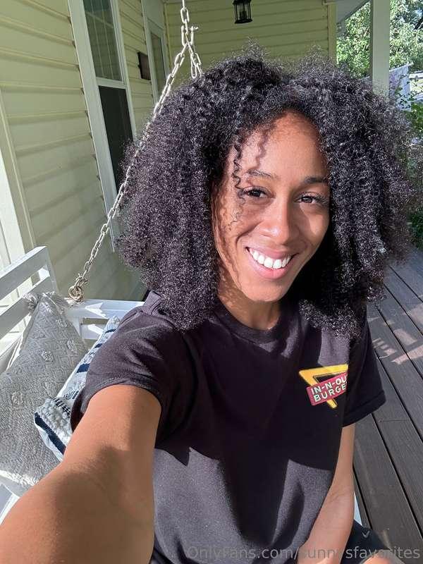 Good morning from your favorite girl ☀️