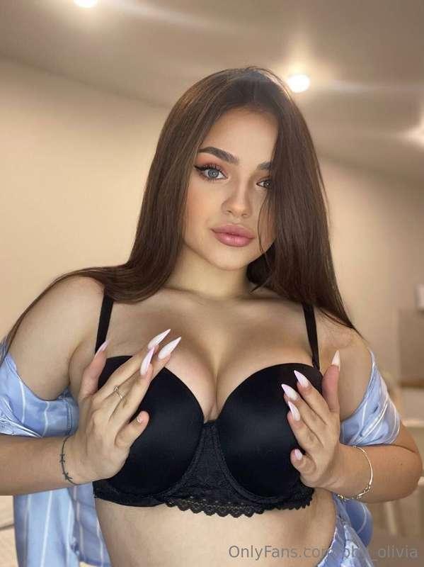 🟢 CLICK HERE - @adriana_orlanda 🟢This cutie is online and ho..