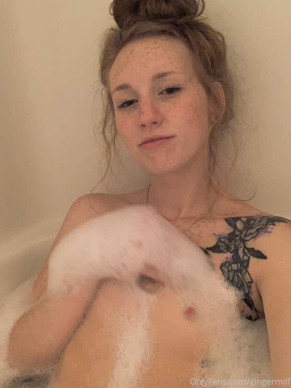 splish splash a ginger in a bath 😂💙