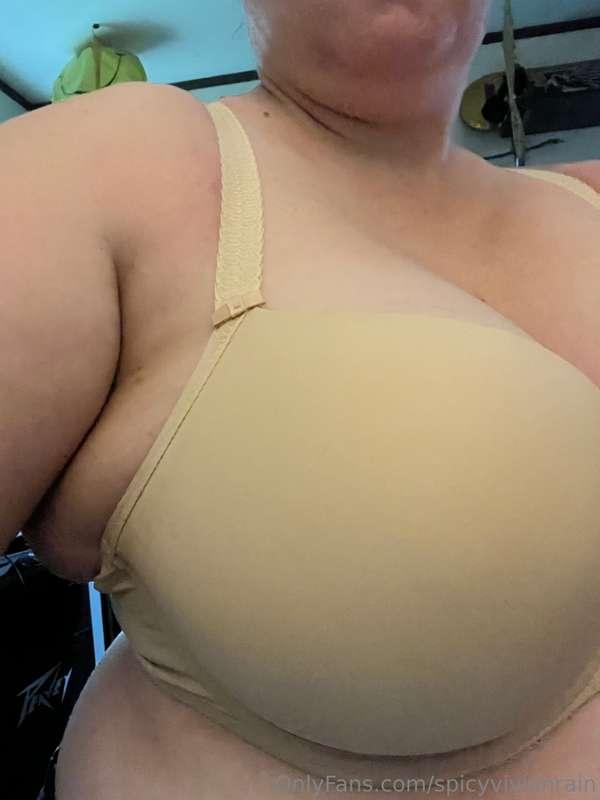 I think my boobs grow everyday 👀 