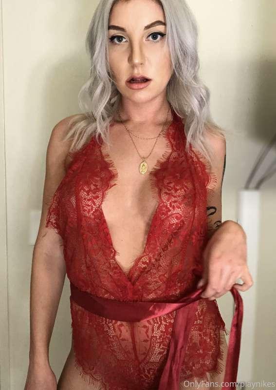 swipe for boobs
