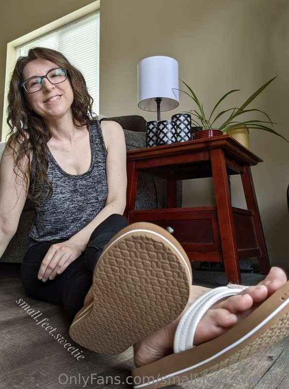 small.feet.sweetie image #0