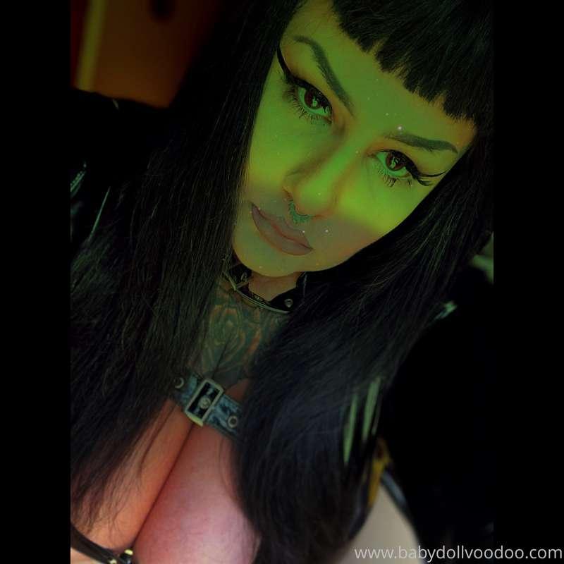 @babydollvoodoo 
Witchy Woman.