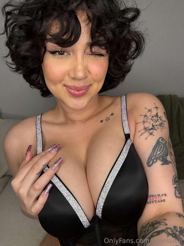 Fuck my juicy tits until you’re dripping on my chest 🍒