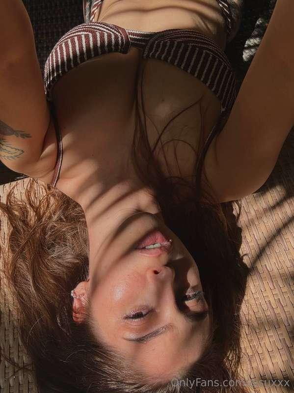 Taking sunbaths... So much pleasure🥰