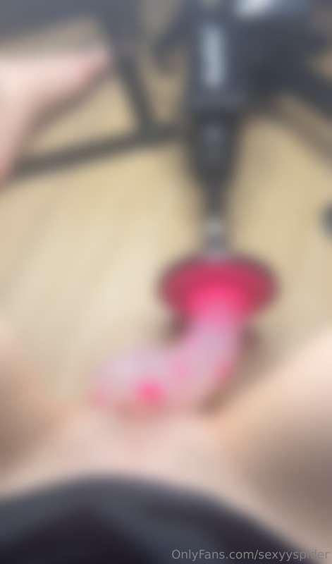 this glided perfectly up and down on my clit… i just love th..