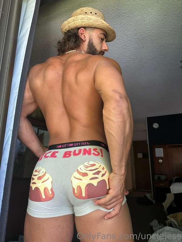 What id do to get a nice cock in my thick ass right now🫣