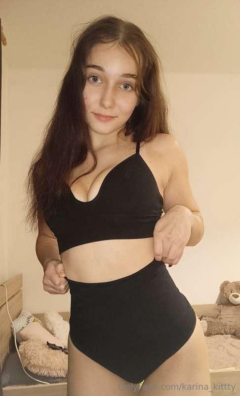 🔞𝐅𝐑𝐄𝐄 𝐒𝐔𝐁𝐒𝐂𝐑𝐈𝐏𝐓𝐈𝐎𝐍 ‼️ @your_little_oli💯This hottie has no li..