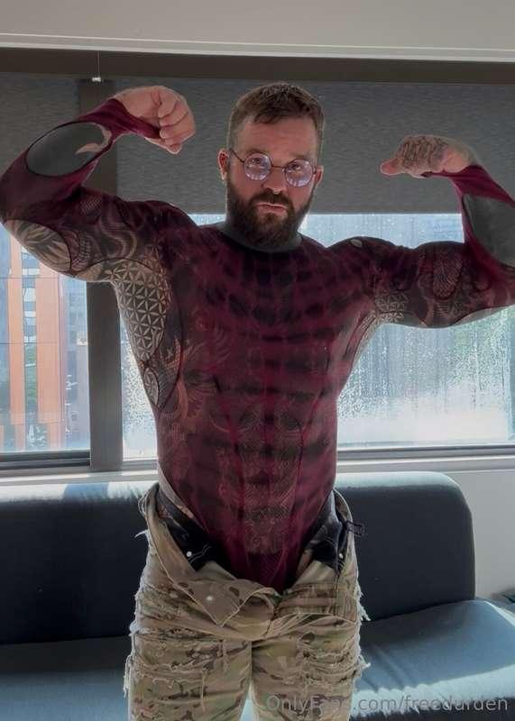 Men in bodysuits 🤤 