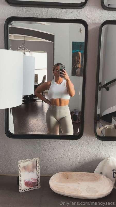 can't go by this mirror and not take a selfie 🤭