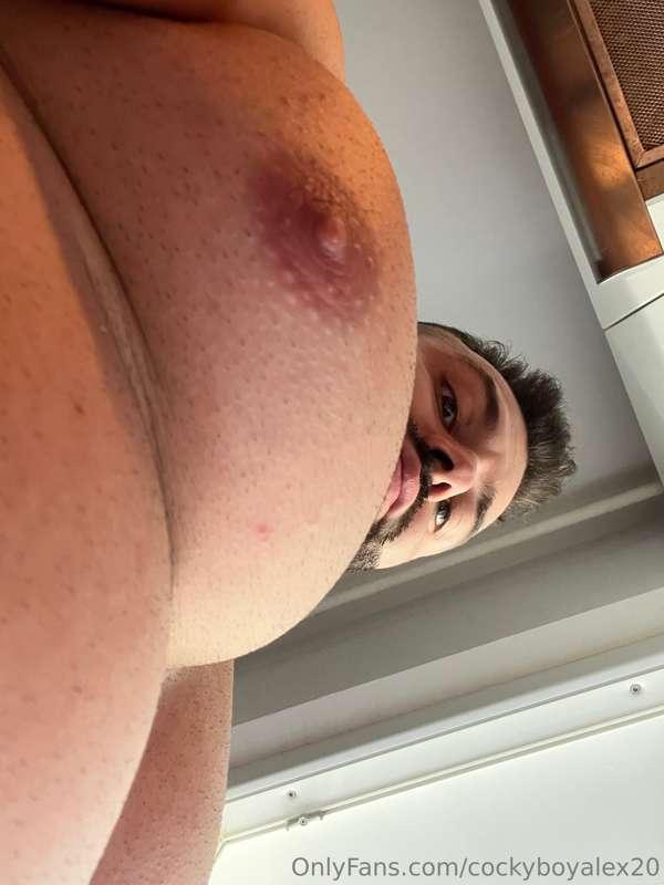 Touch them, lick them, pec fuck them😈🍆