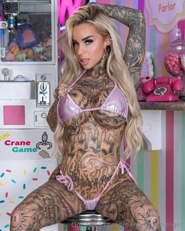 Would you stay home all night with me or go on a party ? 😋👇🏼