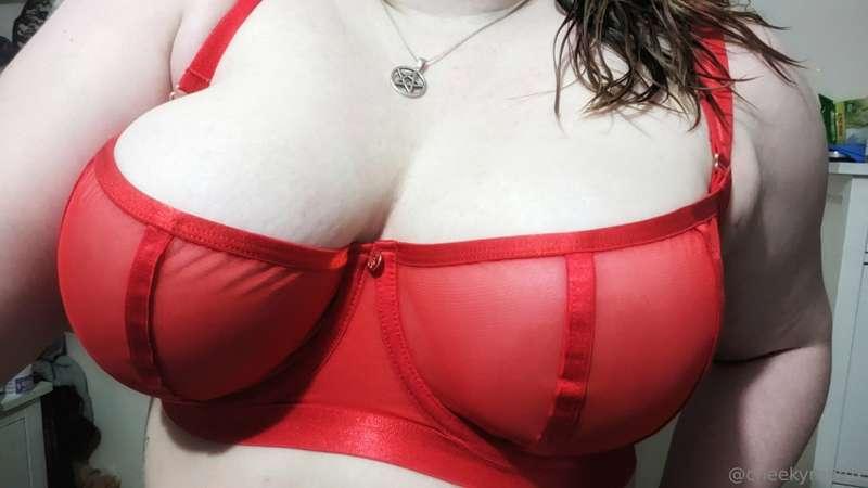 Happy hump day! A little red lingerie makes everything bette..