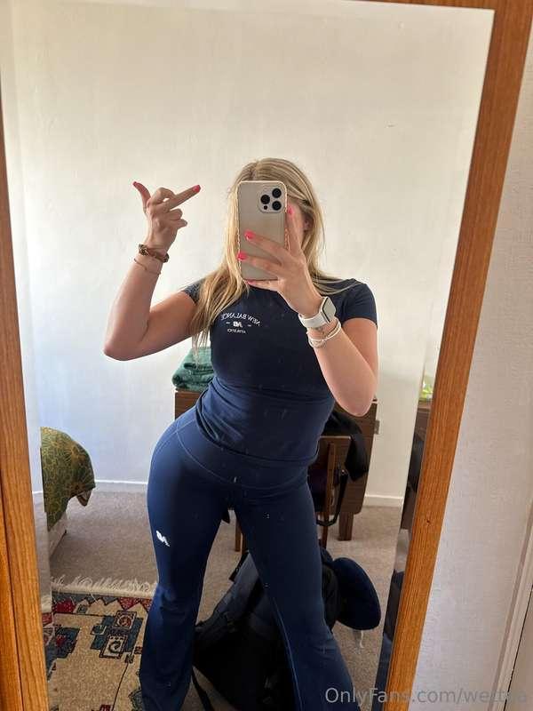 🍑 pulling down my pants to show you my ass has only gotten f..