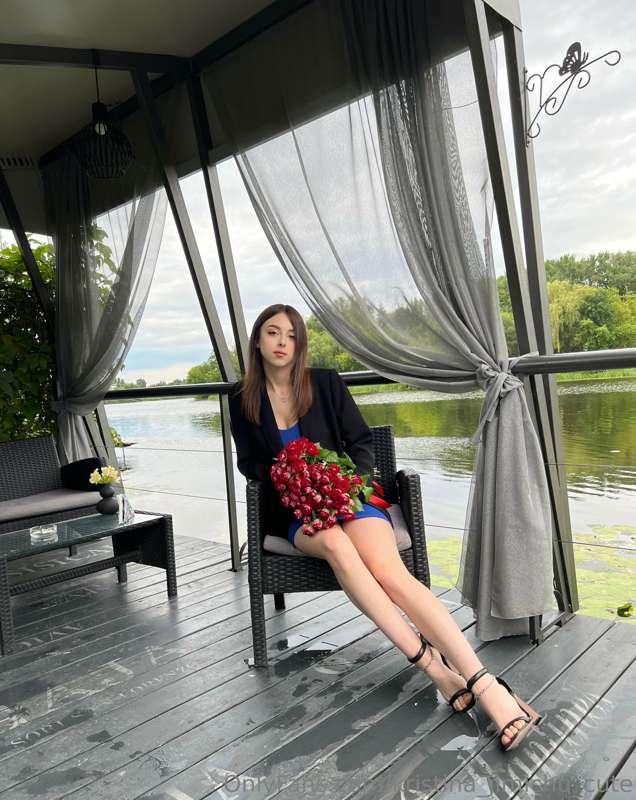 🌸Went to a restaurant today with a beautiful view of the lak..