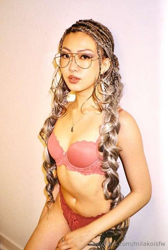 Just a pretty face with dirty little secrets 💦👅