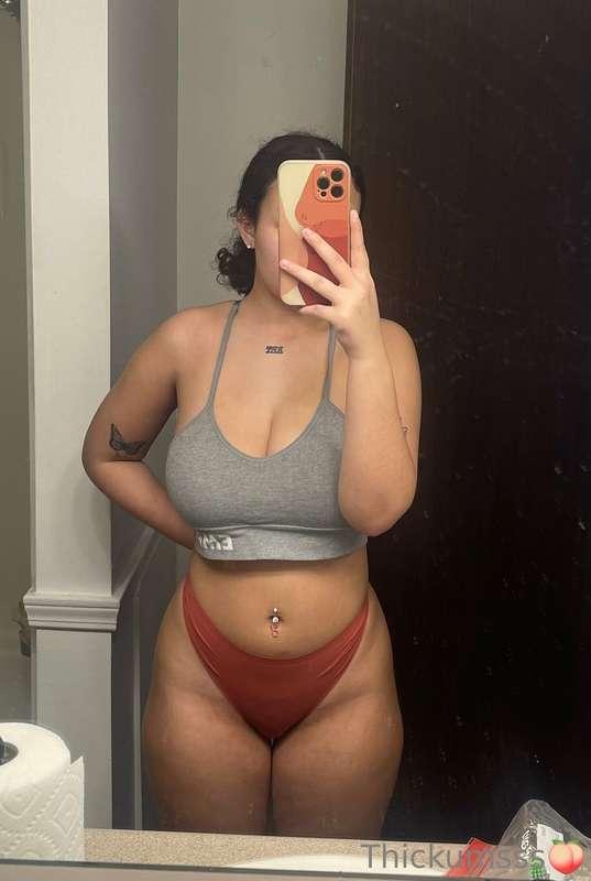 All I have to say is ✨Body✨ like look at the shape, I love i..