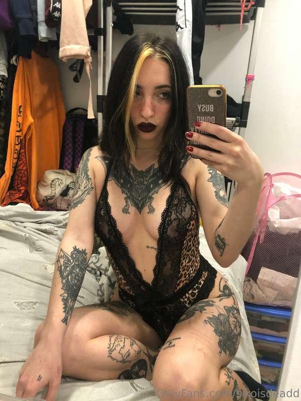 sexting my subscribers is so fun. 
ive seen some of the pret..