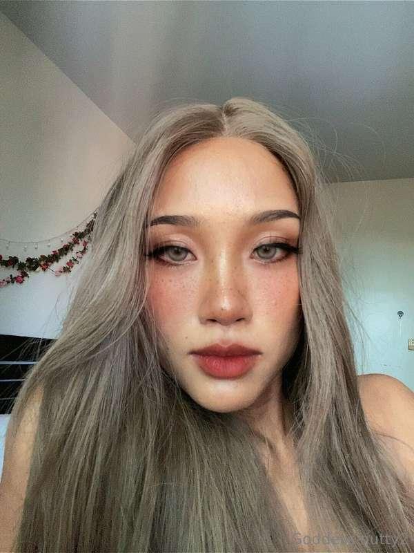 Do you want to worship my feet today?