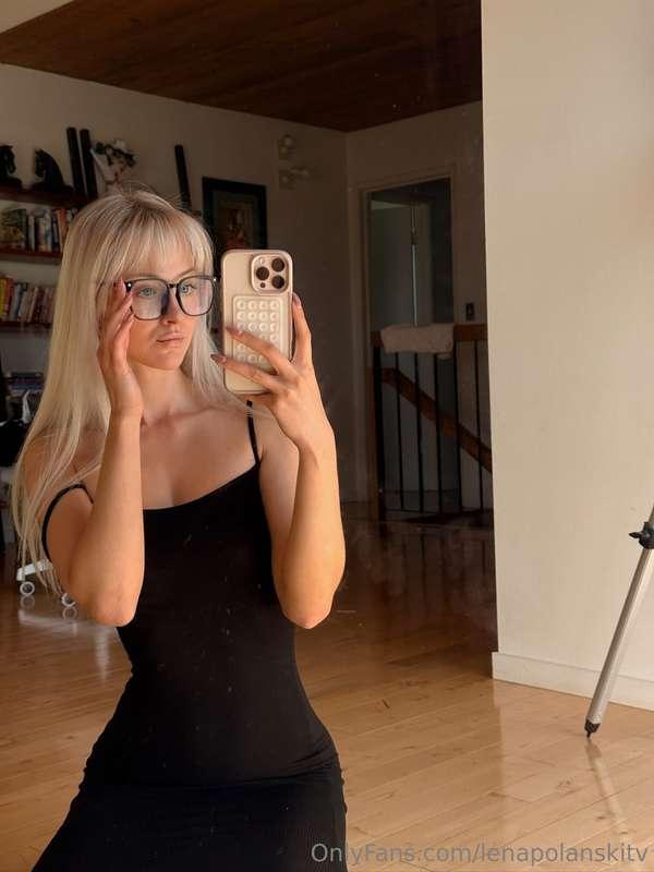 Do I look more mature in those glasses ? 🤓