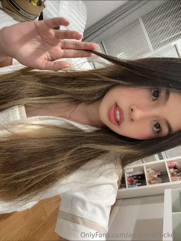 It's a little cold in here, can I have a hug? 😊