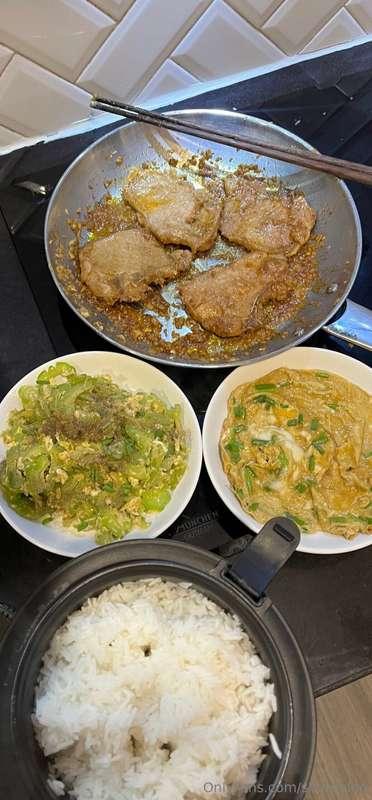 We are sunday and my friend decides to cook for us 😜It was v..