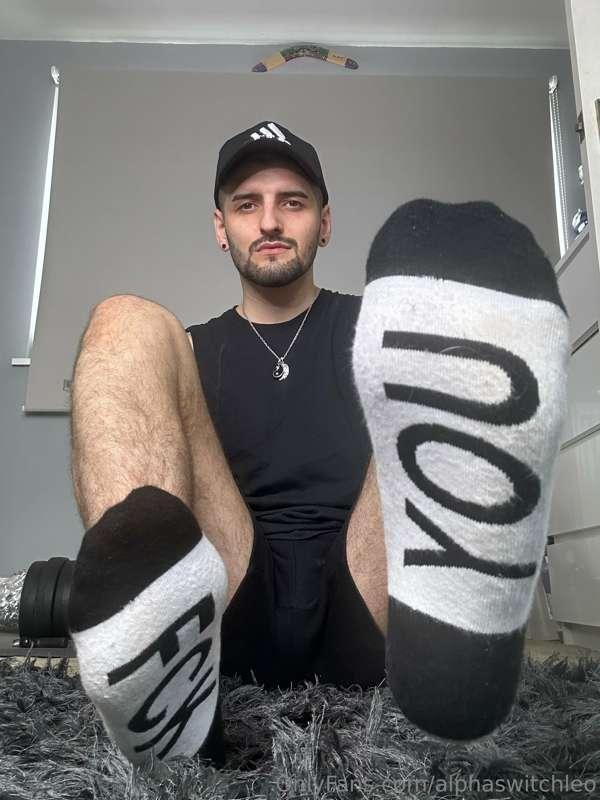 Sniff my sweaty sock and get ready for my soles 😈😈
