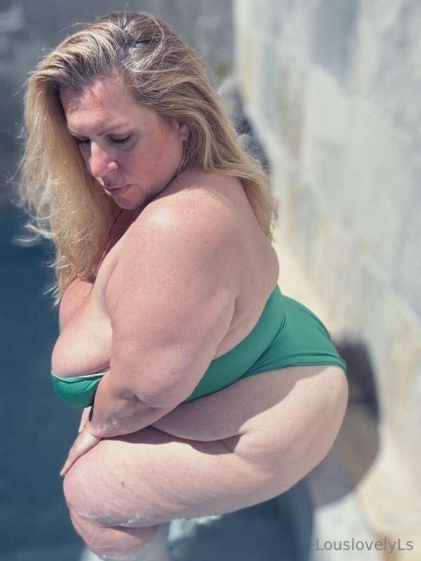 bikinis are best with big tits and big booty