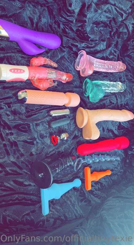 Which toy do you wanna see me play with🤪 sm me for custom vi..