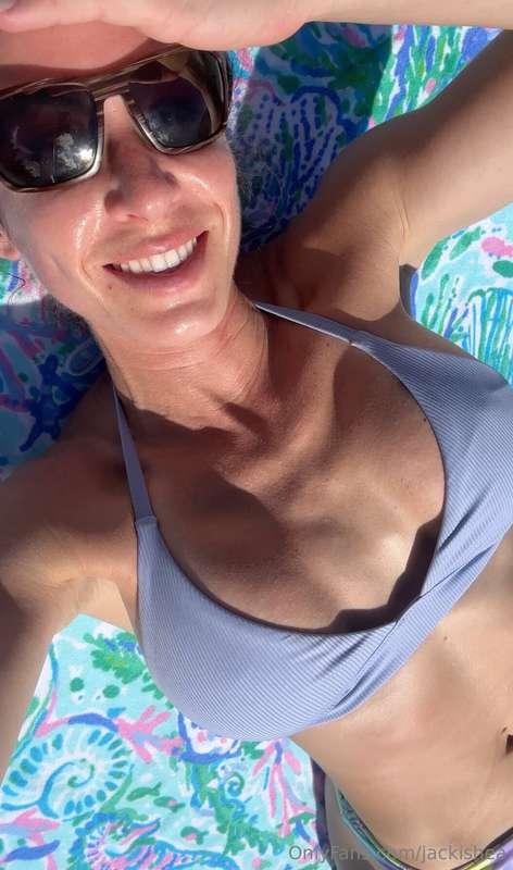 Tanning in February, feels good! 😘😎