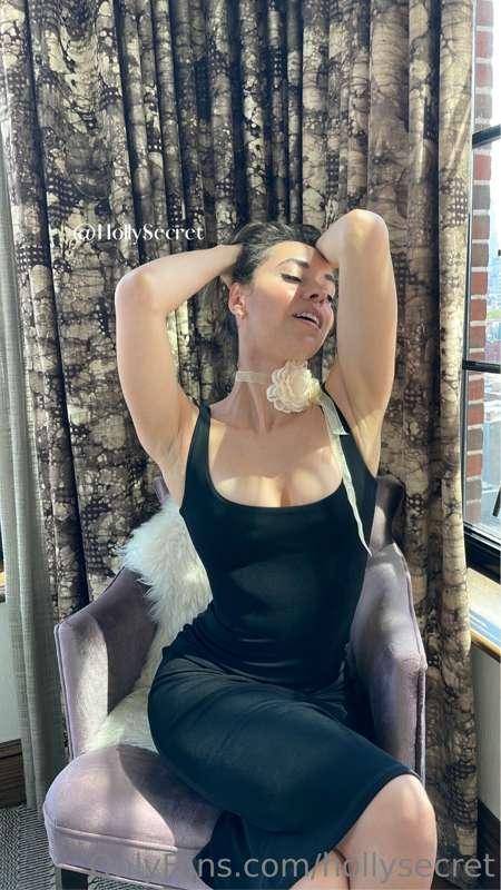 hollysecret image #1