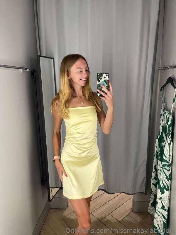 How cute is this yellow dress 💛gives andie Anderson from how..