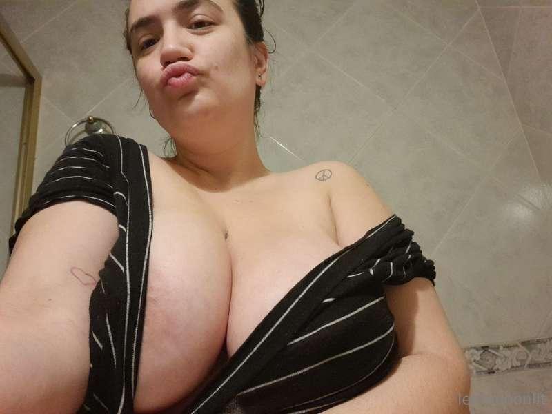 Kissies in the night! 