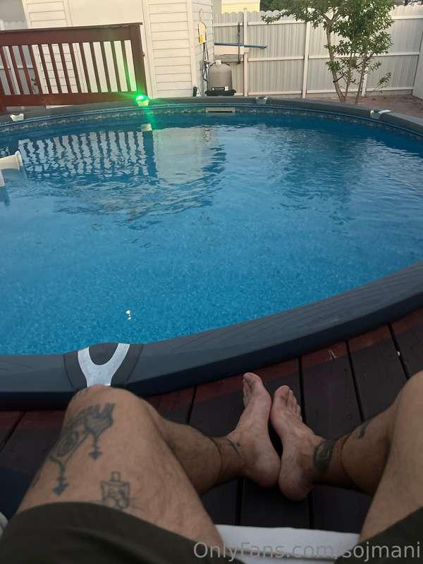 Whoever wants feet videos DM me I got em for sale ❤️👅