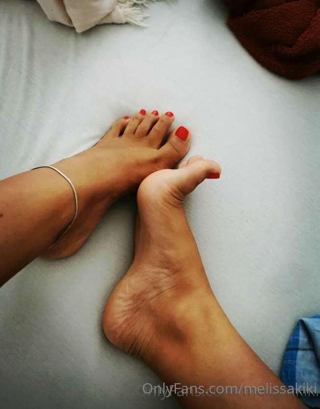 Guess my feet size 🦶🤔

Pogodi koja je velicina mog stopala 🦶..