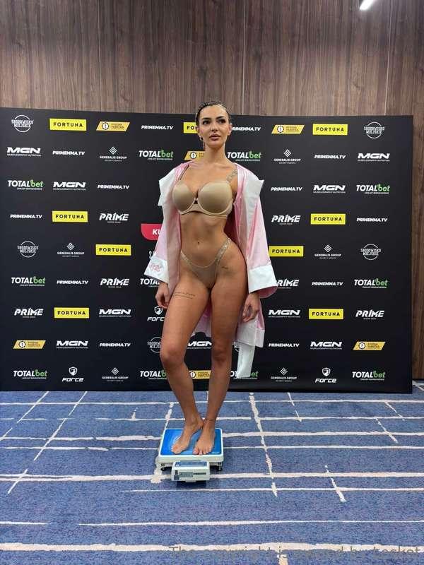 Ja już po ważeniu 🙈❤️waga pokazała 57.85 kg 🥵🥊