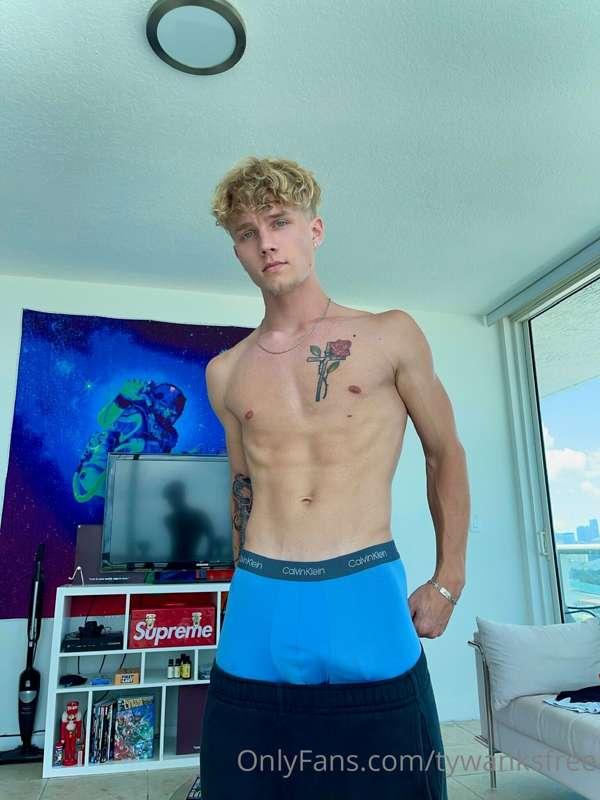 I have tons of solos, sex tapes, bjs and more! Message me if..