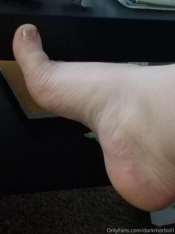 No my toes aren't missing 🤣. With my big toe pulled back lik..