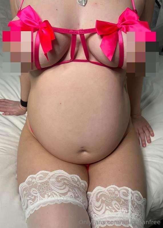 Do I still look good in lingerie even tho I’m pregnant ? 🤰🏻