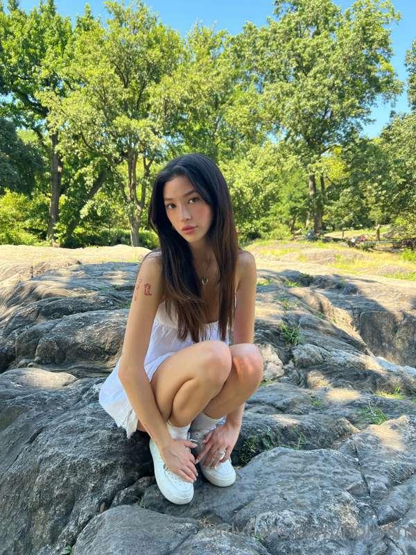 touching myself in the park & giving you a peek of what’s un..