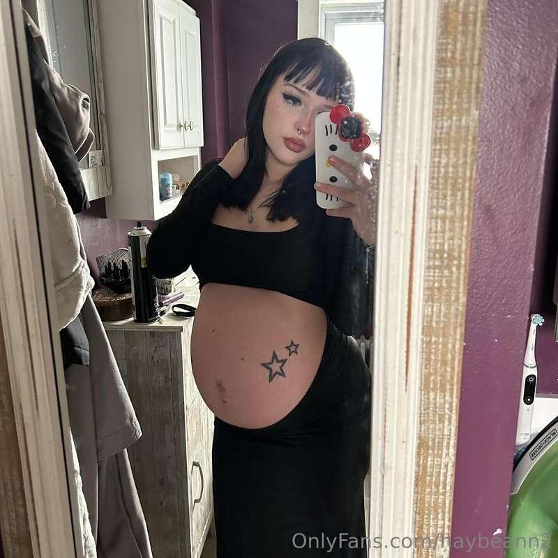 tip ur favorite milf if u want my attention <3