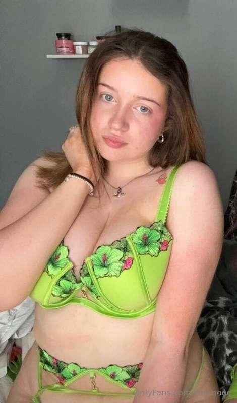 What did you notice first? Curious to see where your eyes la..