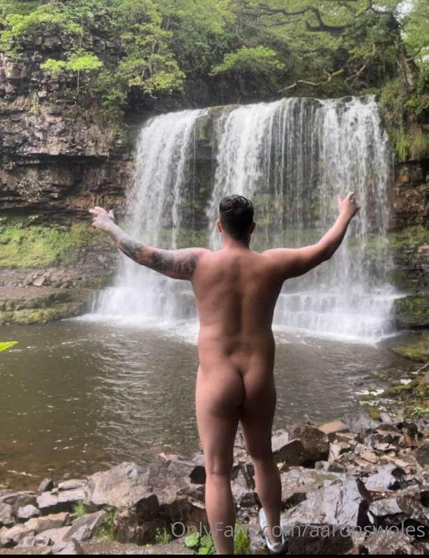 Eat my ass next to the waterfall 🤪🤪