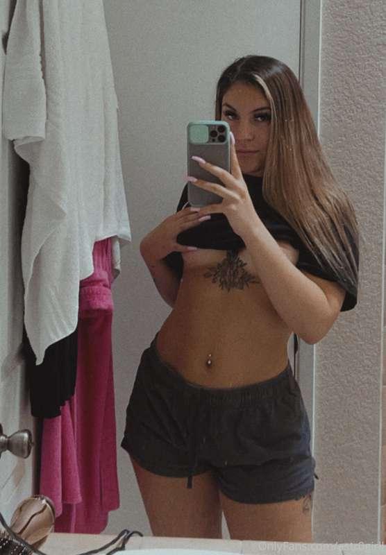 Check ur dms if ur tryna see this with no clothes 😉
