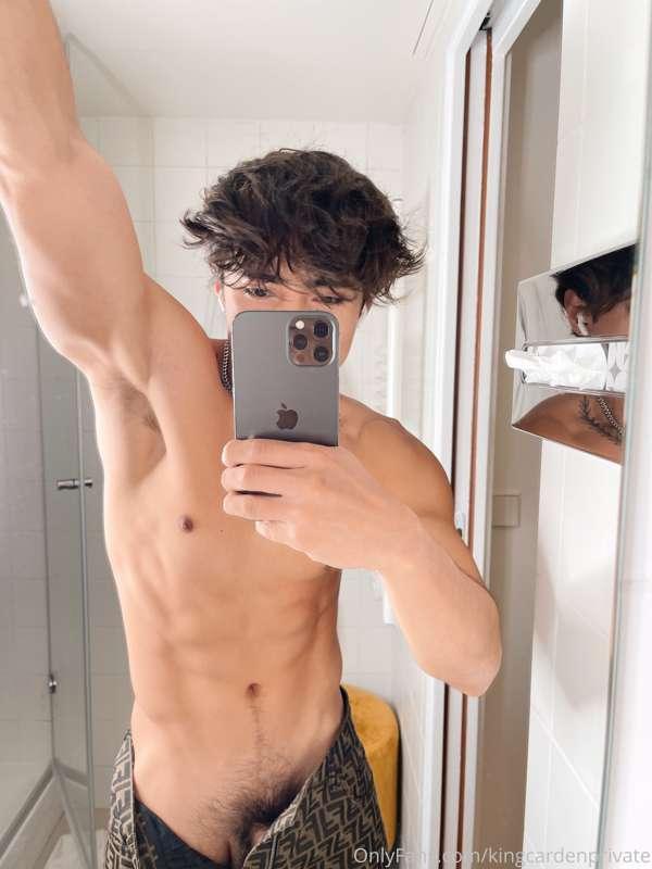 Like and comment if you want this dick 😈