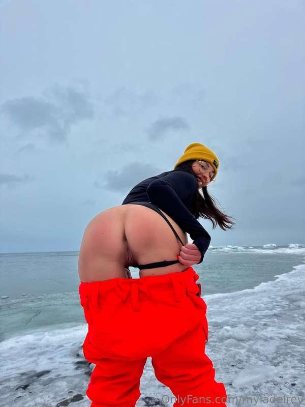 Would you agree that my booty looks delicious and very appet..