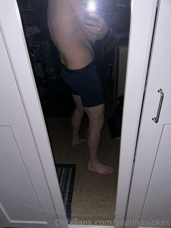 I work my ass out for these legs 🦵🏻 😮‍💨