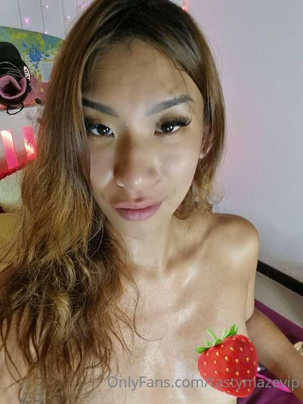 My hands are stroking.🍆
My tongue is busy sucking.🍆
My pussy..
