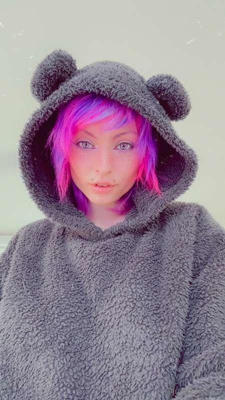 Your fave' woodland critter but is it foxxo or a bear? :3 🦊🐻