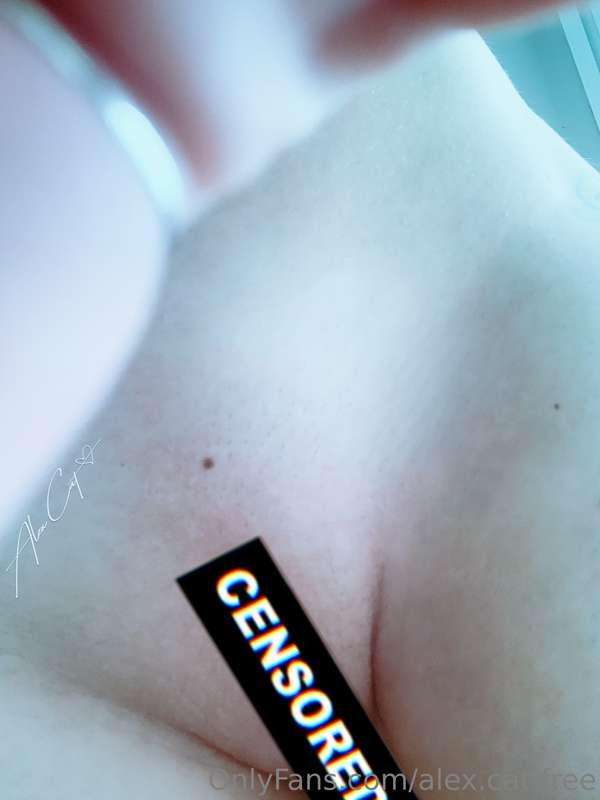 Trying to get this little pussy fucked 😈